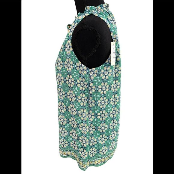 New with tags Max Studio sleeveless lined green print top, size XS. - Picture 2 of 6